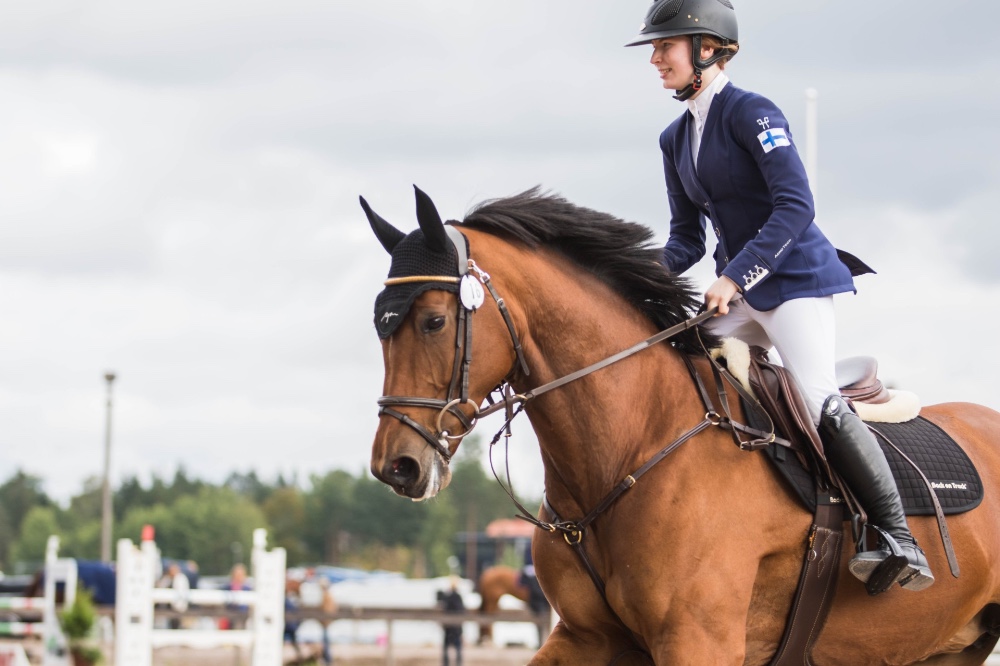 Esteratsastuksen Nations Cup -joukkue EEF-sarjan Semifinaaleihin ...